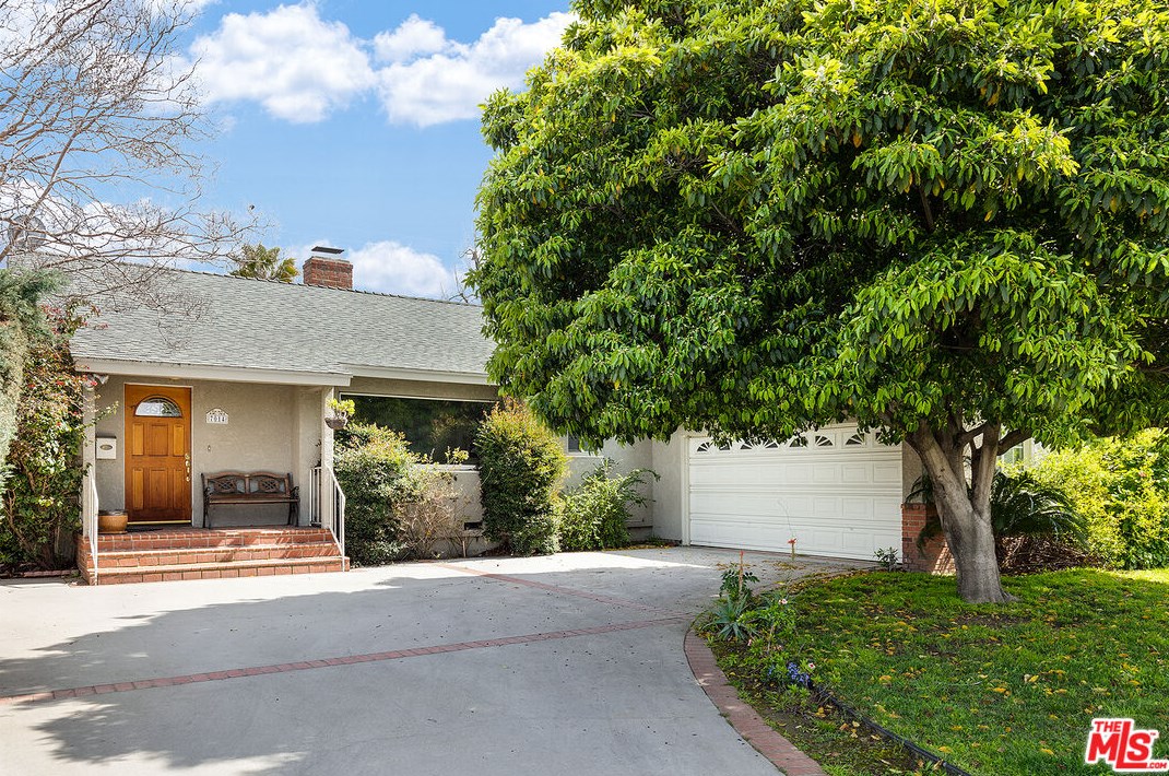 7014 Colbath Ave, Van Nuys, CA 91405