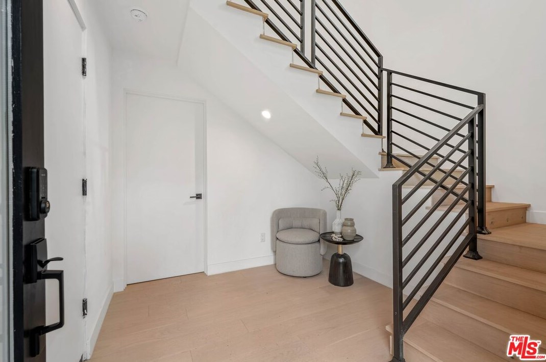 1428 Sycamore Ave, Los Angeles, CA 90028-3312