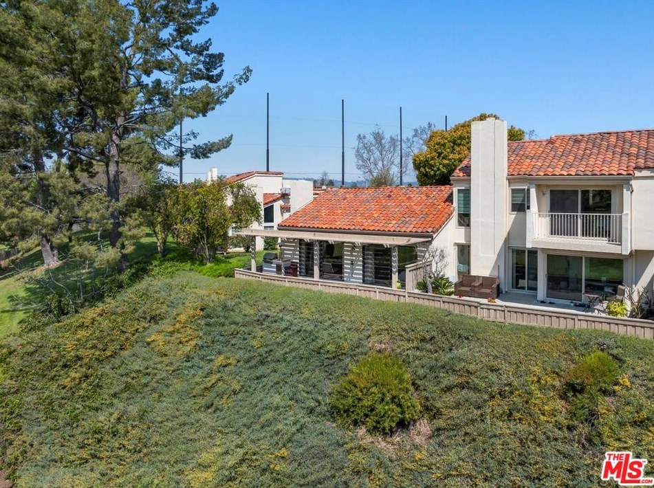 440 Pinehurst Ct, Fullerton CA  92835-2734 exterior