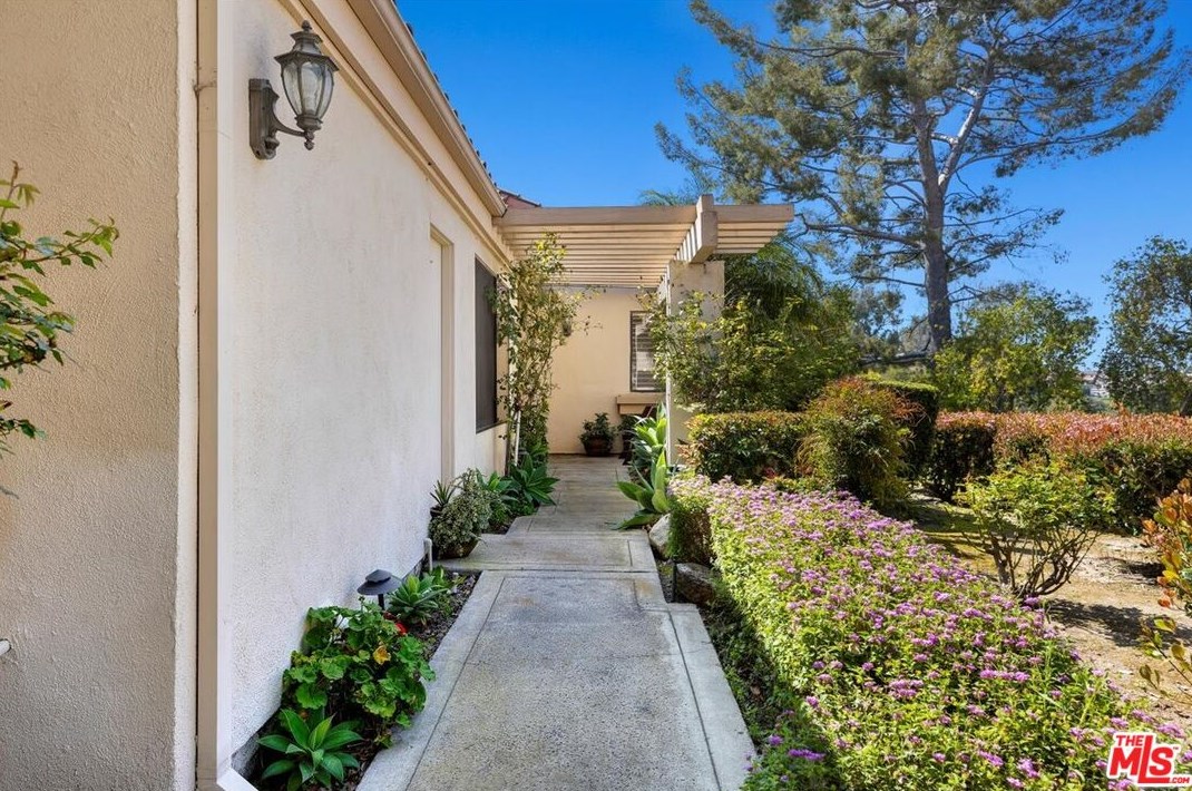 440 Pinehurst Ct, Fullerton CA  92835-2734 exterior