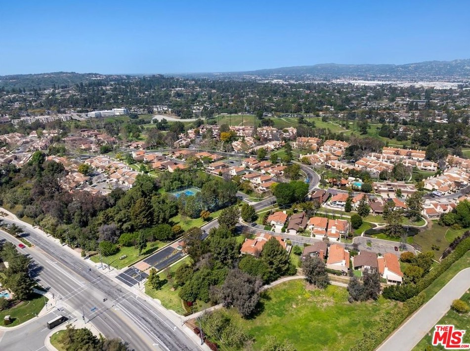 440 Pinehurst Ct, Fullerton CA  92835-2734 exterior