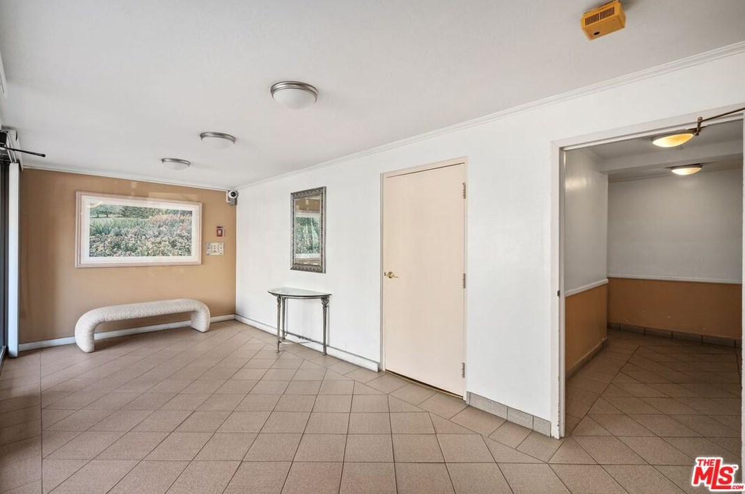 1818 Pelham Ave #304, Los Angeles, CA 90025