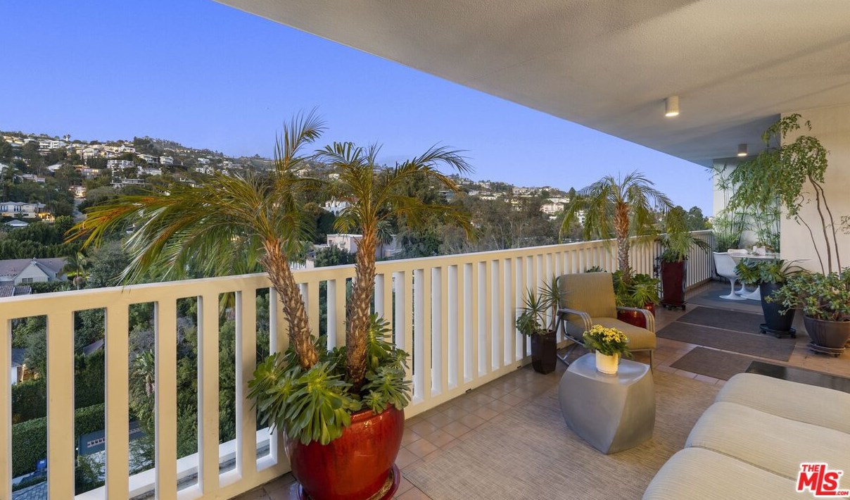 9255 Doheny Rd #1103, Los Angeles, CA 90069