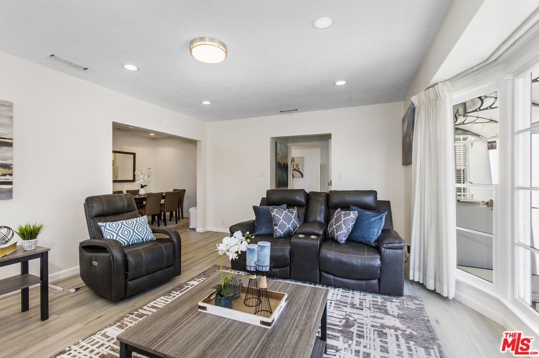 5127 Parkglen Ave, Los Angeles CA  90043-1033 exterior