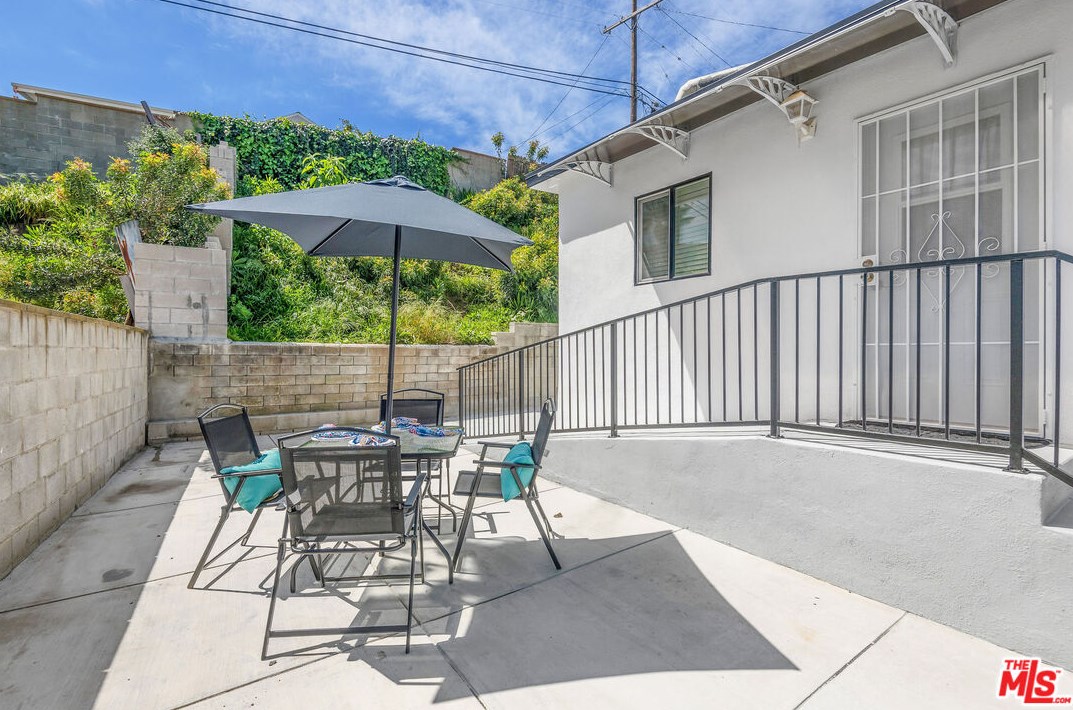 5127 Parkglen Ave, Los Angeles CA  90043-1033 exterior