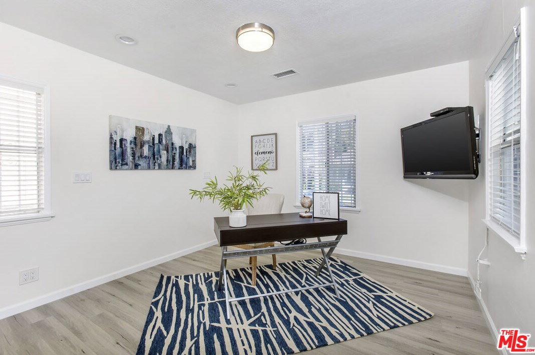 5127 Parkglen Ave, Los Angeles CA  90043-1033 exterior