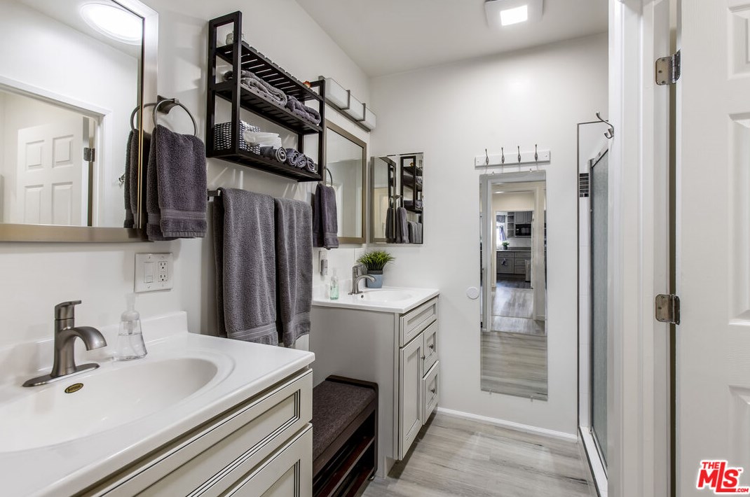 5127 Parkglen Ave, Los Angeles CA  90043-1033 exterior