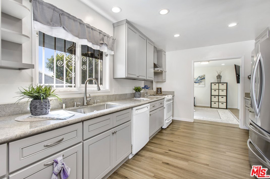 5127 Parkglen Ave, Los Angeles CA  90043-1033 exterior