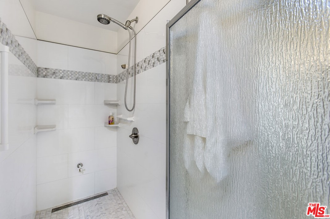 5127 Parkglen Ave, Los Angeles CA  90043-1033 exterior