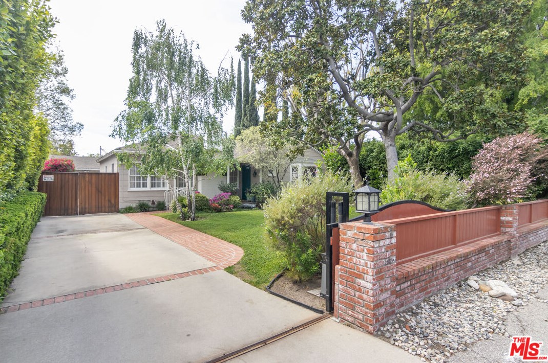 12420 Milbank St, North Hollywood, CA 91604-1231