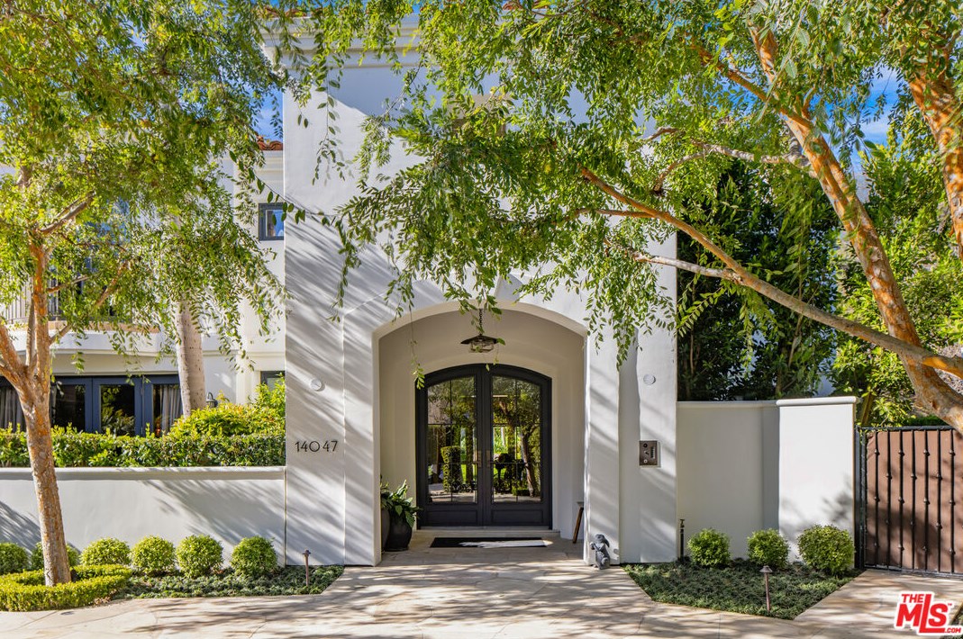 14047 Aubrey Rd, Beverly Hills, CA 90210-1065