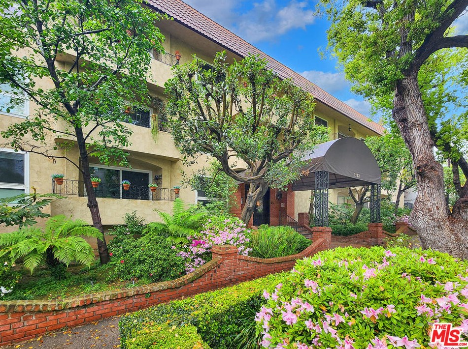 1203 N Sweetzer Ave #211, Los Angeles, CA 90069