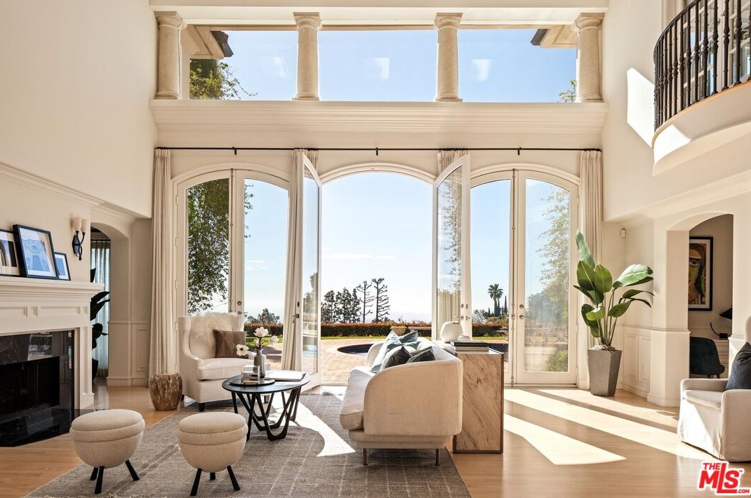 10814 Savona Rd, Los Angeles, CA 90077-2307