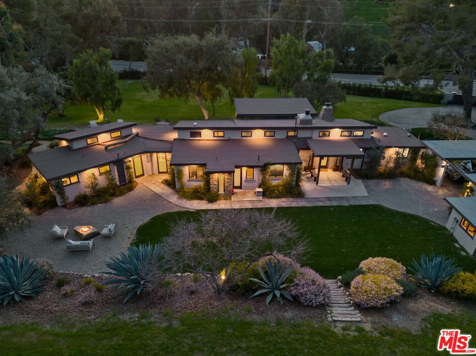24474 Mulholland Hwy, Calabasas, CA 91302
