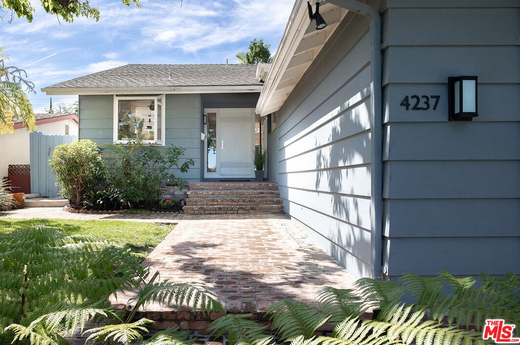 4237 Willis Ave, Van Nuys, CA 91403-4148