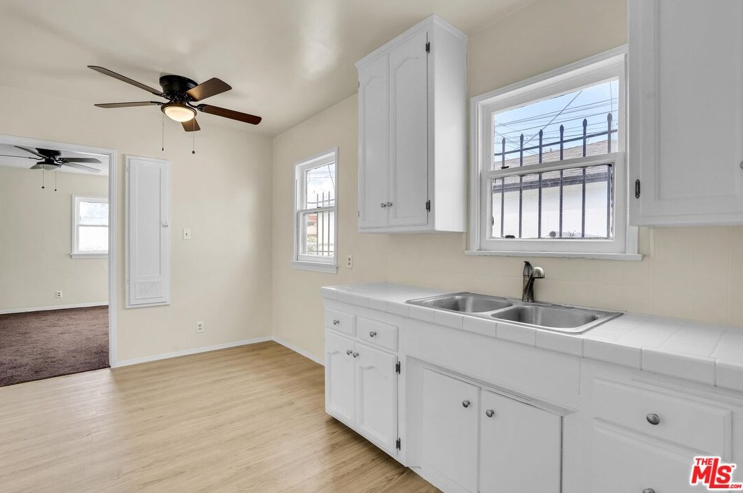 8214 Mckinley Ave, Los Angeles CA  90001-3232 exterior