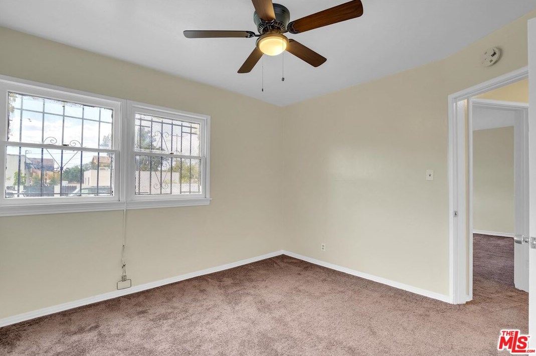 8214 Mckinley Ave, Los Angeles CA  90001-3232 exterior