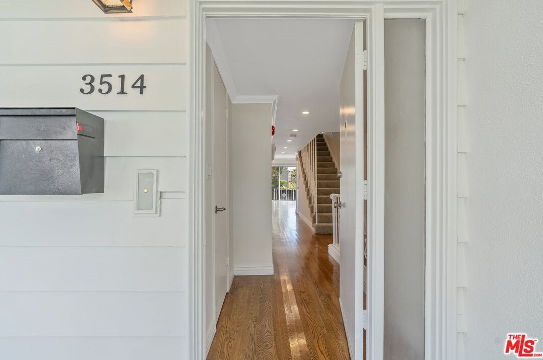 3514 Mountain View Ave, Los Angeles CA  90066-1922 exterior
