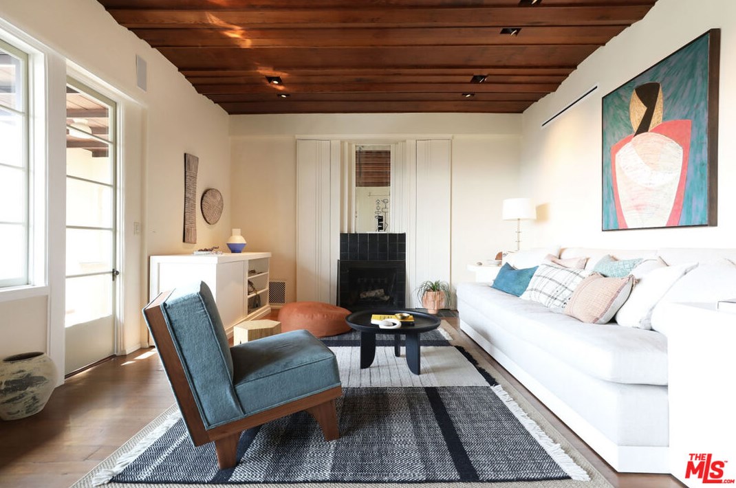 1811 Edgecliffe Dr, Los Angeles CA  90026-1117 exterior