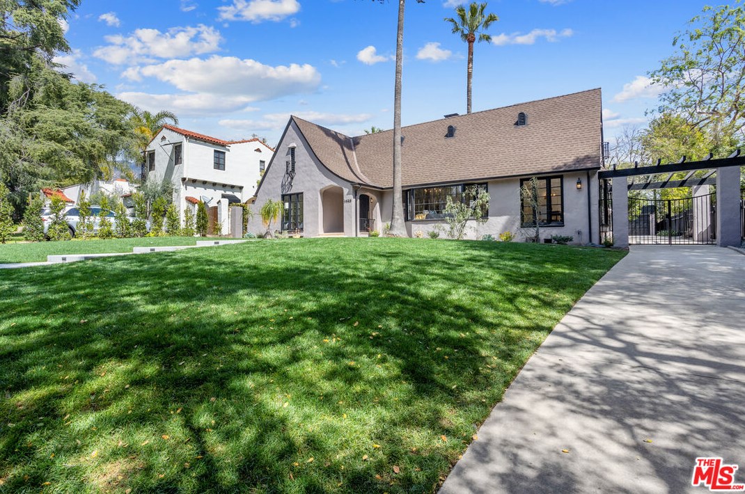 1424 Michigan Ave, Pasadena, CA 91104-2511