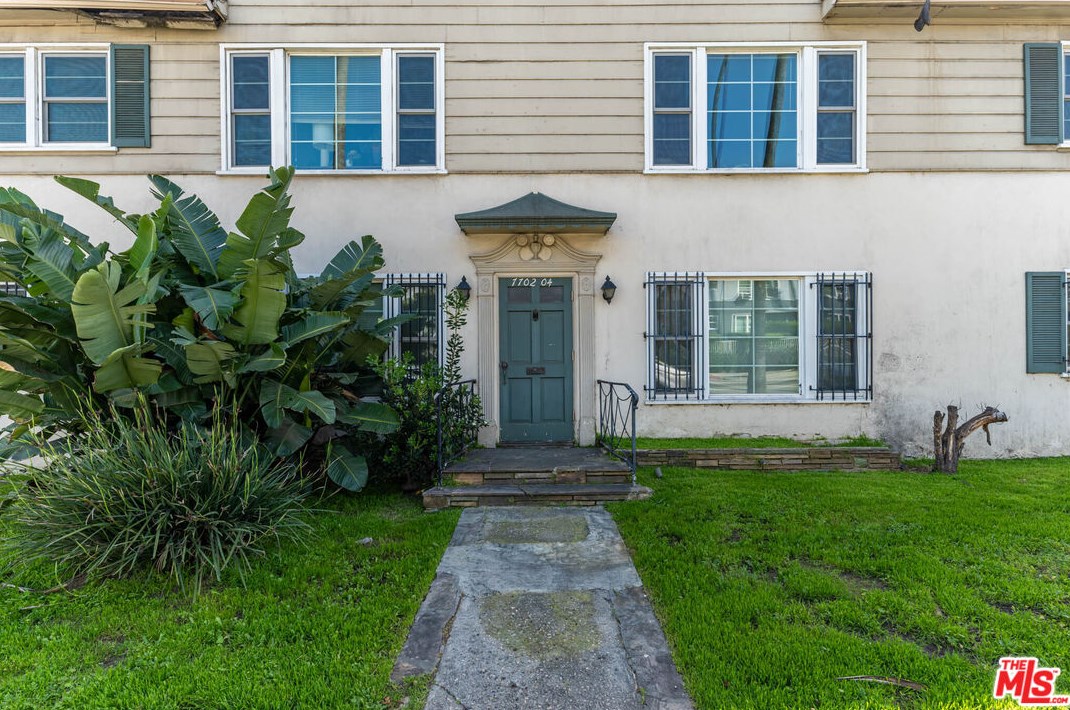 1645 Courtney Ave, Los Angeles, CA 90046-2747