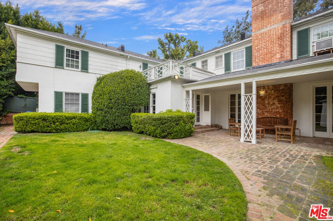 245 Woodruff Ave, Los Angeles, CA 90024-2644