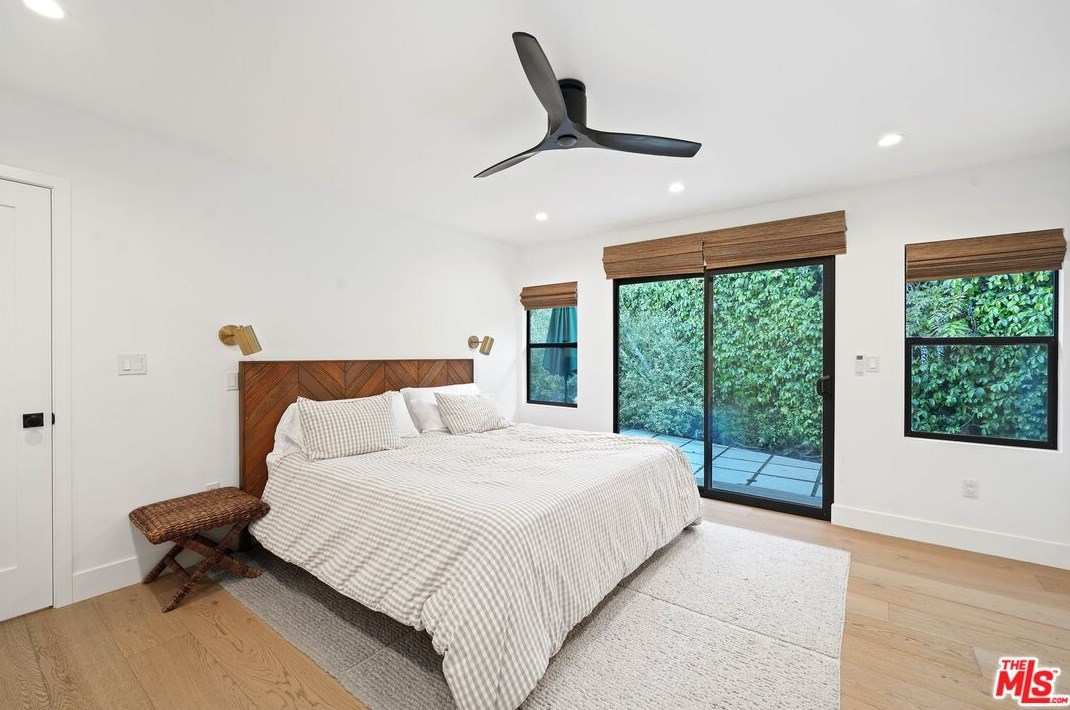 951 Carmelina Ave, Los Angeles CA  90049-5807 exterior