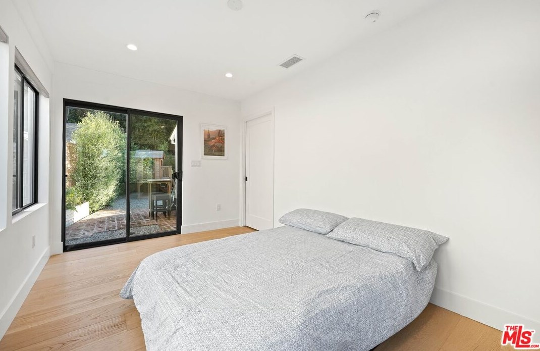 951 Carmelina Ave, Los Angeles CA  90049-5807 exterior