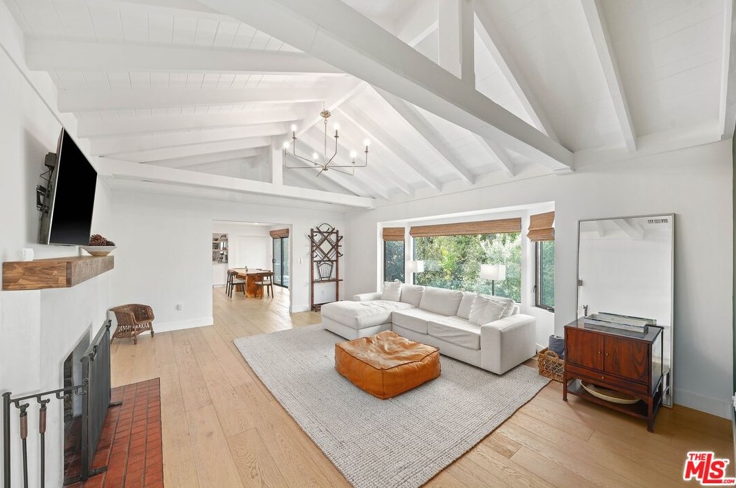 951 Carmelina Ave, Los Angeles CA  90049-5807 exterior