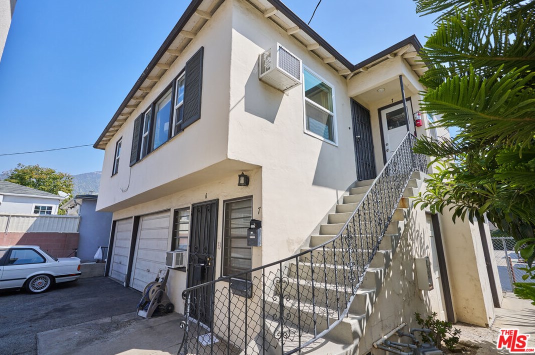 559 Glenwood Rd, Glendale CA  91201-1543 exterior