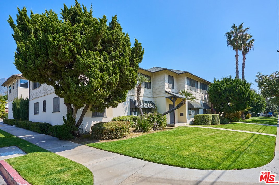 559 Glenwood Rd, Glendale CA  91201-1543 exterior