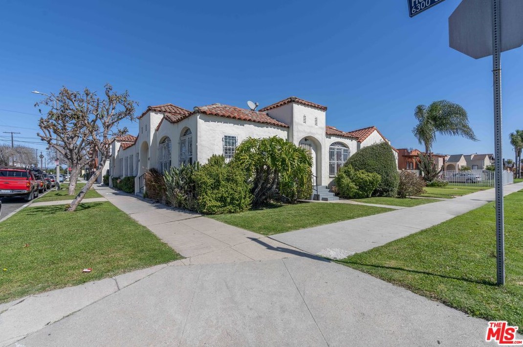 6318 Harvard Blvd, Los Angeles CA  90047-1903 exterior