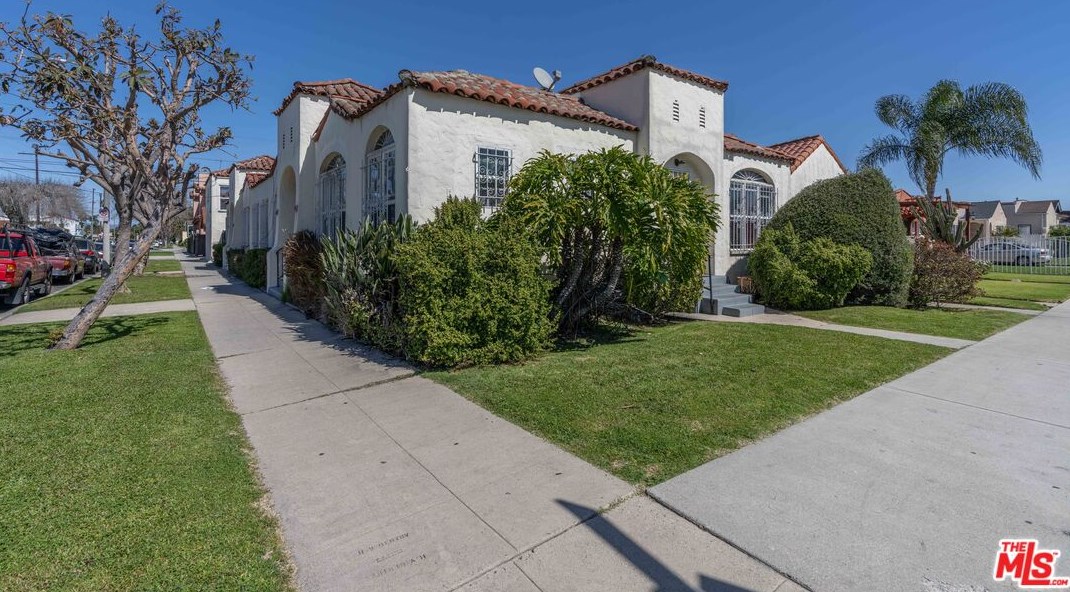 6318 Harvard Blvd, Los Angeles CA  90047-1903 exterior