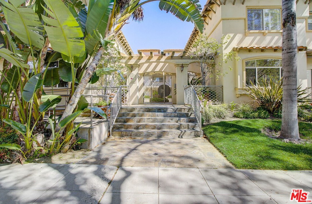 3003 W Riverside Dr #105, Burbank, CA 91505