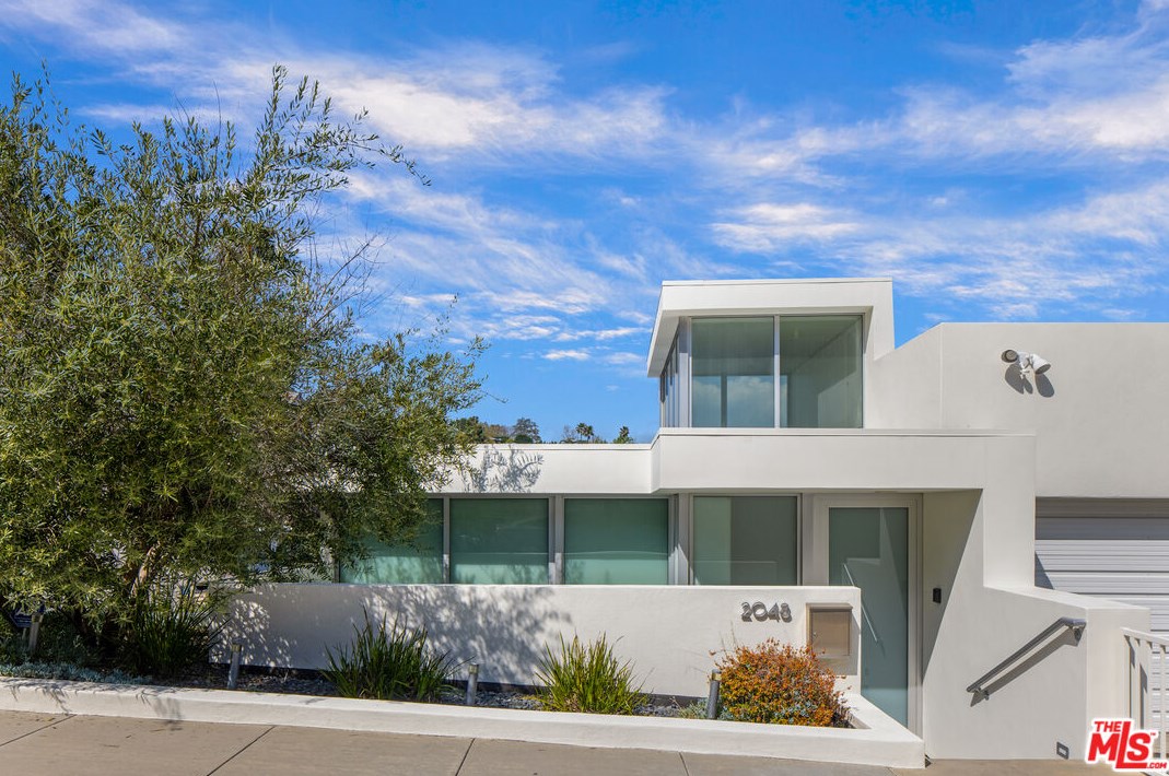 2048 Kenilworth Ave, Los Angeles, CA 90039-3006