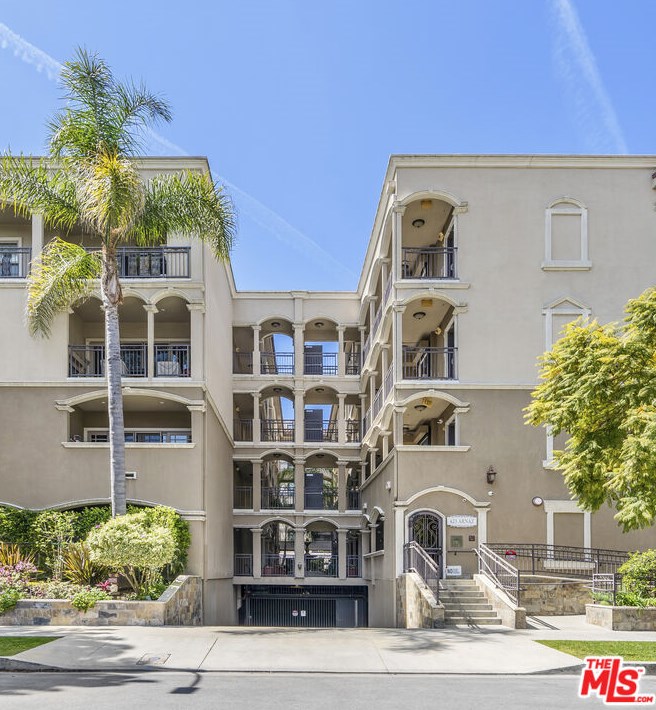 423 Arnaz Dr, Los Angeles CA  90048-6713 exterior