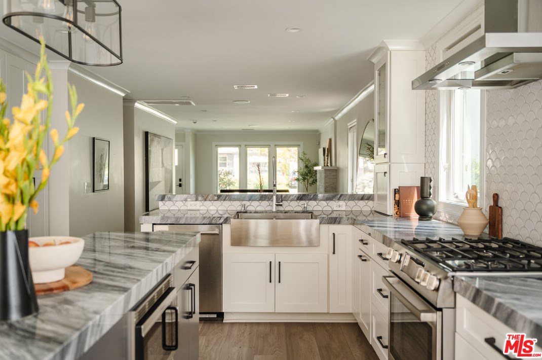 2901 Glendon Ave, Los Angeles CA  90064-4103 exterior