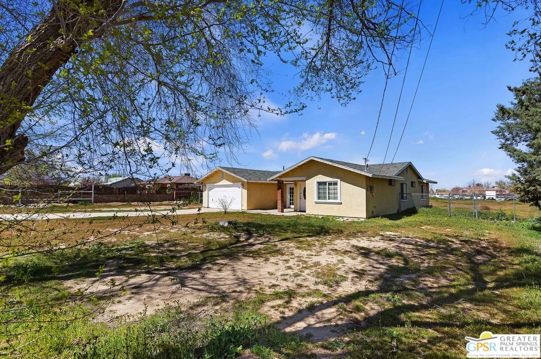 15034 Mission St, Hesperia, CA 92345
