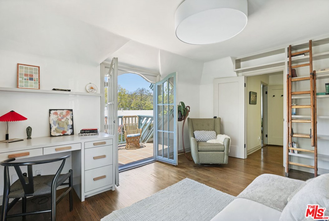 3473 Rowena Ave, Los Angeles CA  90027-2218 exterior