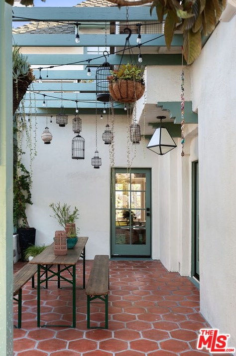 3473 Rowena Ave, Los Angeles CA  90027-2218 exterior