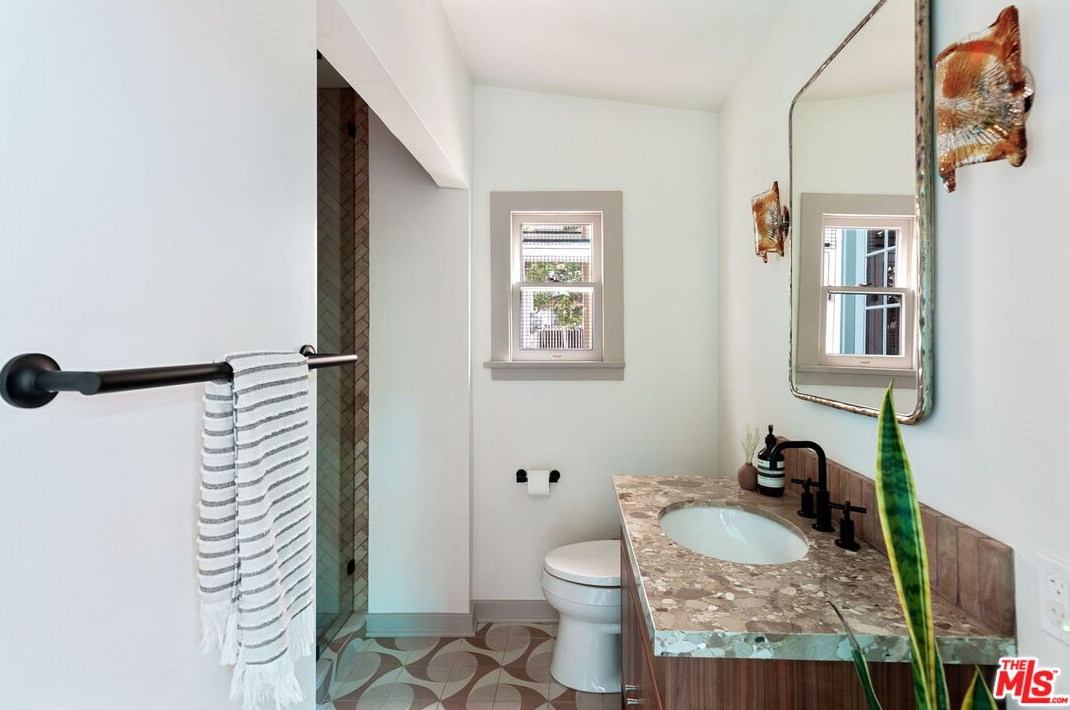 3473 Rowena Ave, Los Angeles CA  90027-2218 exterior