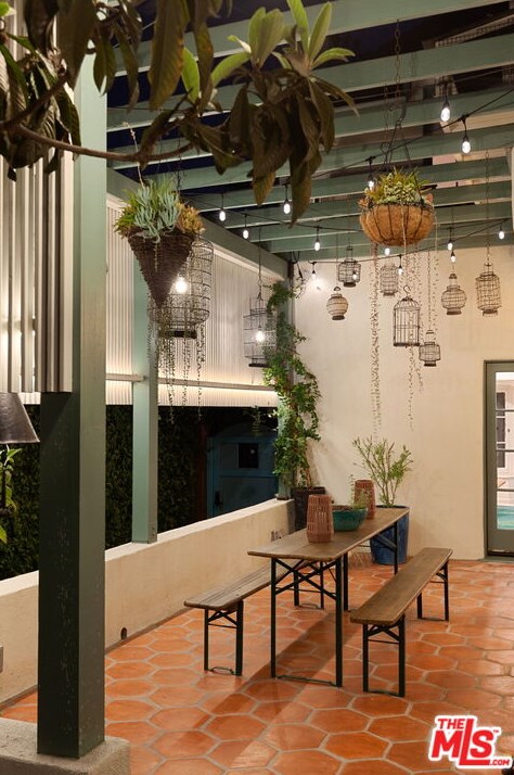 3473 Rowena Ave, Los Angeles CA  90027-2218 exterior