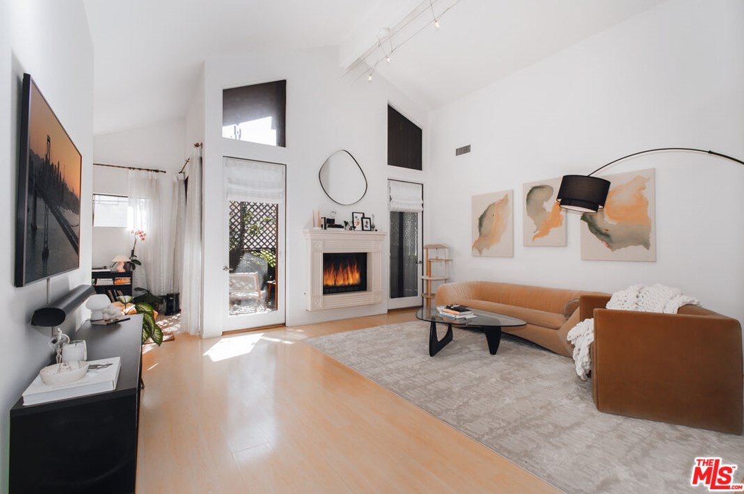 4336 Babcock Ave #104, North Hollywood, CA 91604