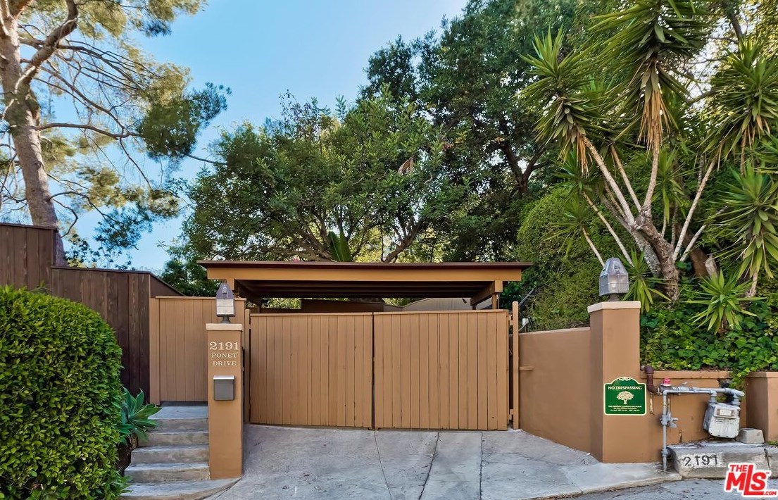 2191 Ponet Dr, Los Angeles CA  90068-3645 exterior