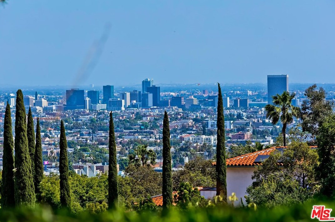 2191 Ponet Dr, Los Angeles CA  90068-3645 exterior