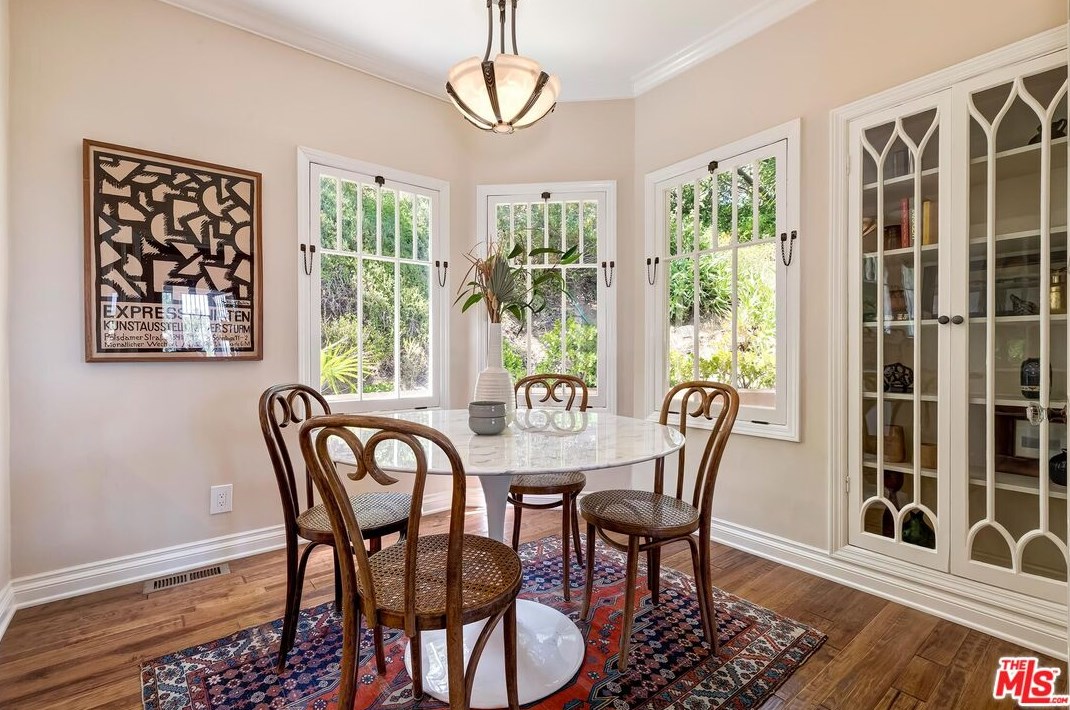 2191 Ponet Dr, Los Angeles CA  90068-3645 exterior