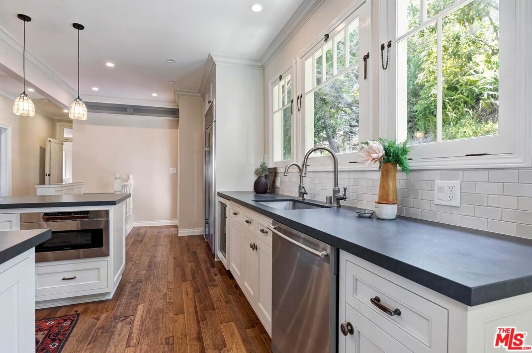 2191 Ponet Dr, Los Angeles CA  90068-3645 exterior