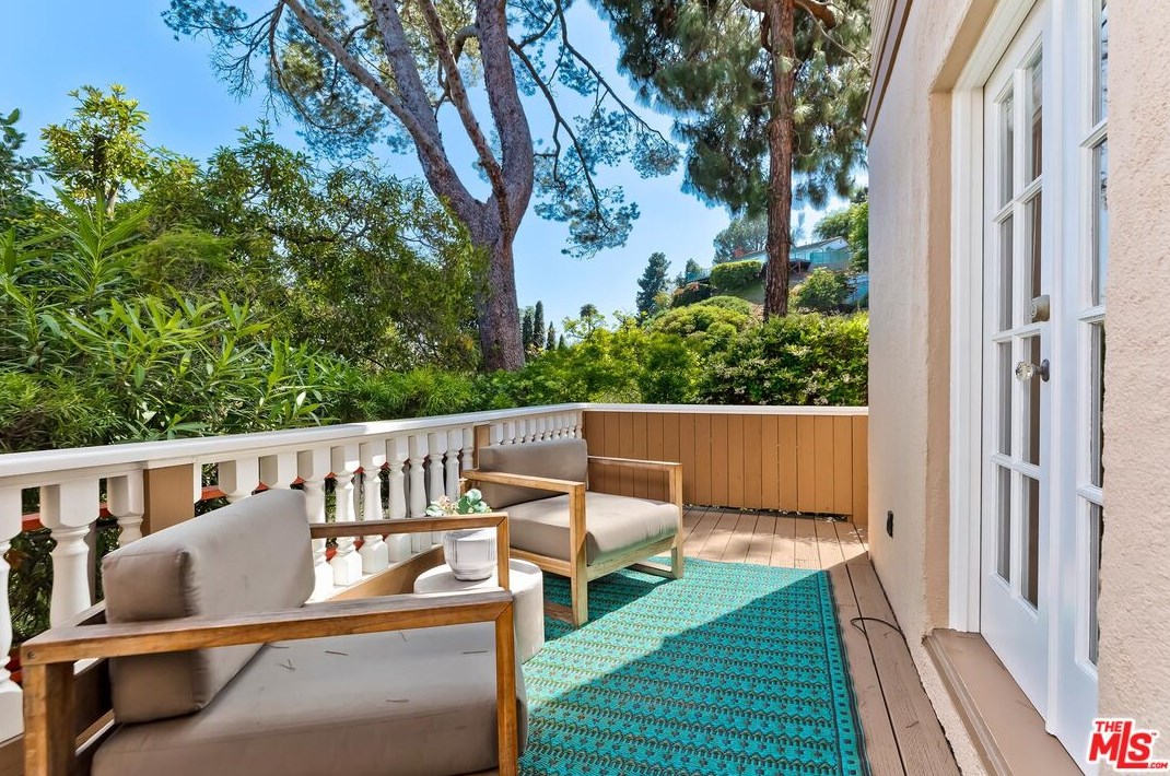 2191 Ponet Dr, Los Angeles CA  90068-3645 exterior