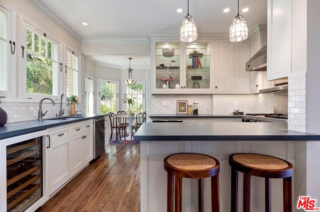 2191 Ponet Dr, Los Angeles CA  90068-3645 exterior