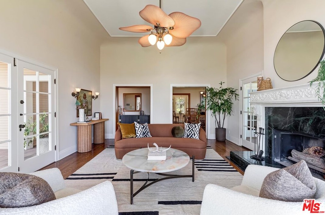 2191 Ponet Dr, Los Angeles CA  90068-3645 exterior